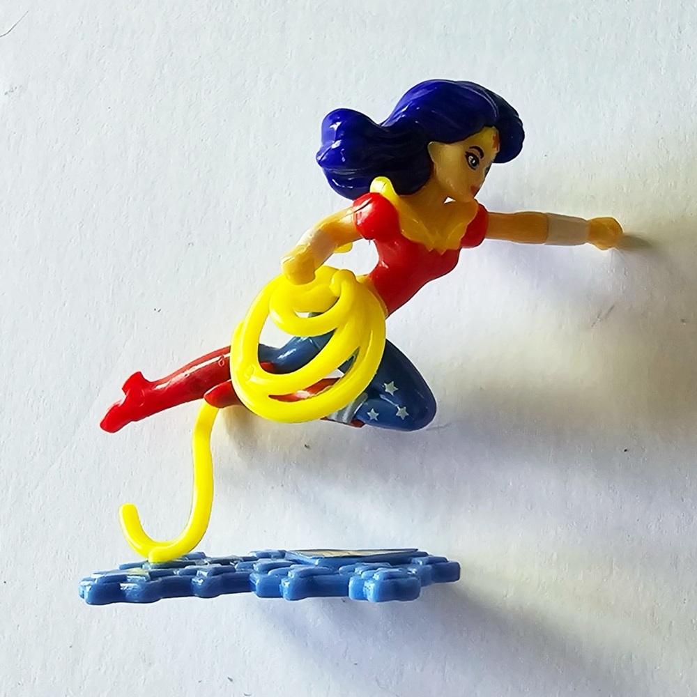 💚Free Wonder Woman Figurine